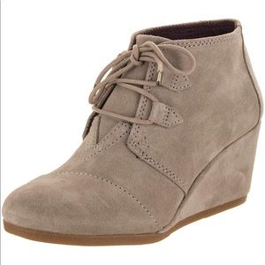 NWT! TOMS Women's Kala Desert Taupe Suede Wedge Bootie